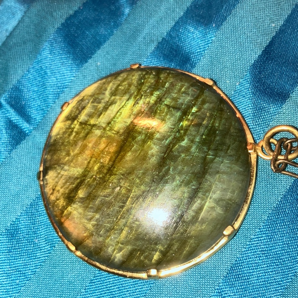 Elegant round Labradorite Pendant - Picture 3 of 5